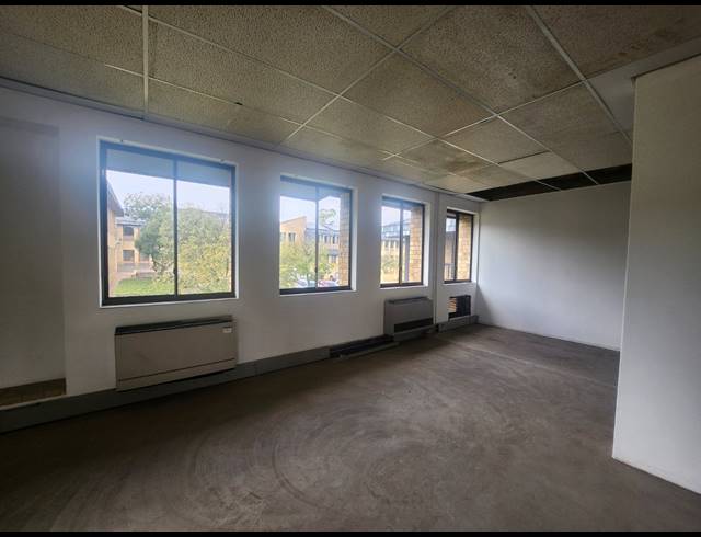 202M² OFFICE TO LET IN VORNA VALLEY